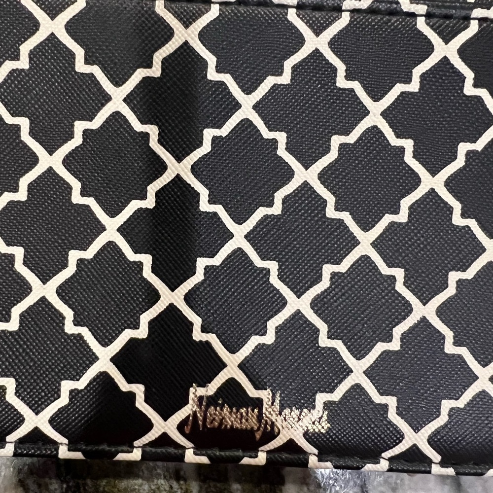 BEAUTIFUL Large Neiman Marcus Wallet FITS A PASSPORT FOR TRAVEL - Picture 2 of 6